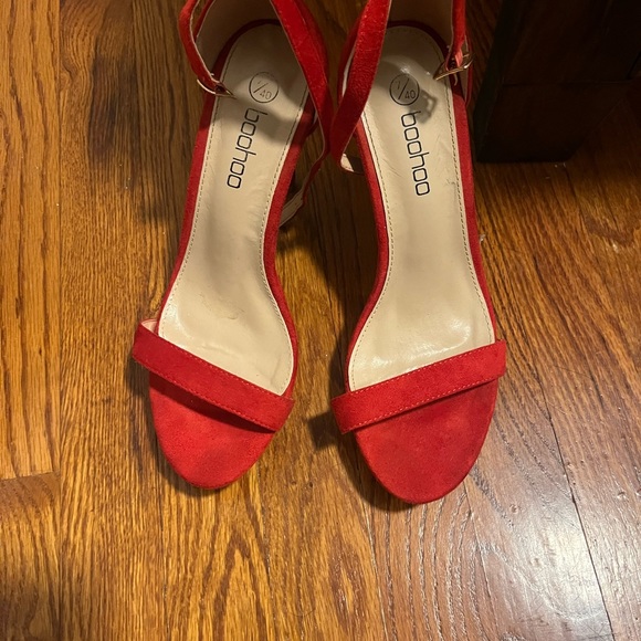 Red heels - Picture 2 of 2